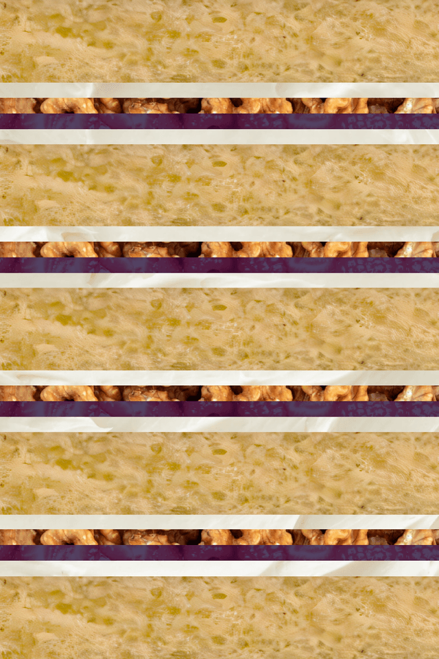 Медові коржики, сметанний крем, чорнослив та горіхи